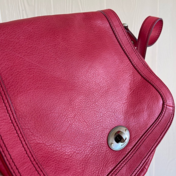 Fossil Hot Pink Leather Saddle Crossbody Bag NWOT - Picture 10 of 14